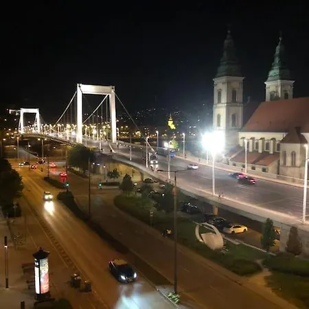 & Danube View Apartamento